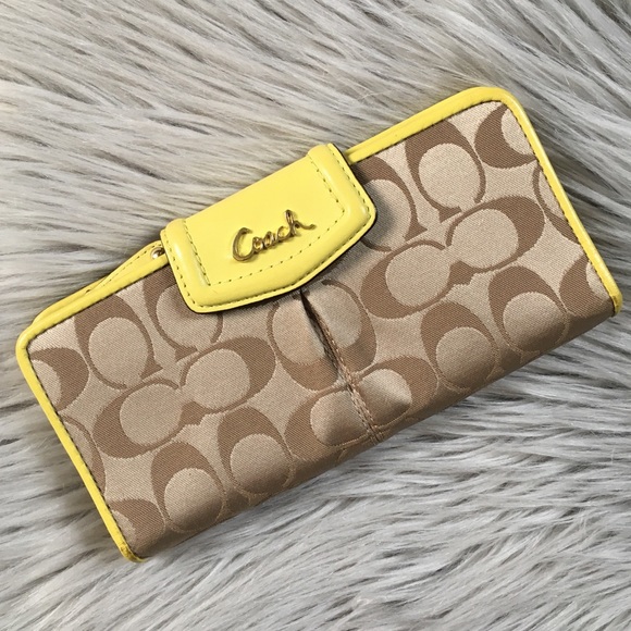 Coach Handbags - Coach wallet